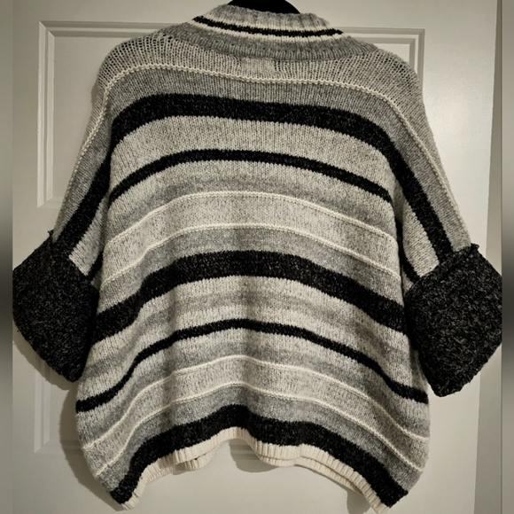 Pink Lily Striped Oversized Sweater sz small - Picture 4 of 5